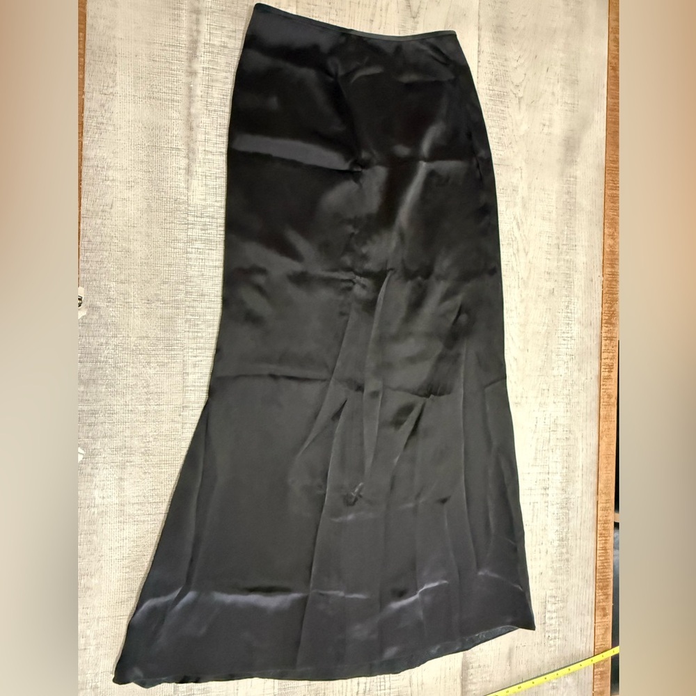 Carmen Marc Valvo Collection Black Satin Maxi Skirt Size Medium - Picture 8 of 8